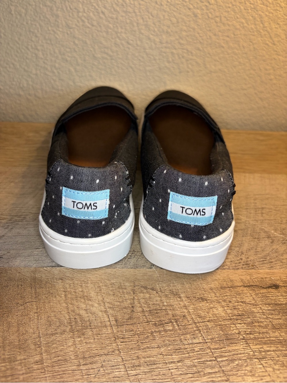 TOMS Women’s Black Slip-On Sneakers with Gray Polka Dot Heel. NWOT Size 9